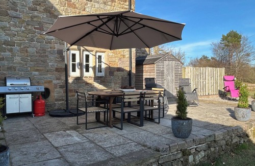 Winkhill House | 4 Bed Farmhouse Alton Towers Chatsworth Polar Bear