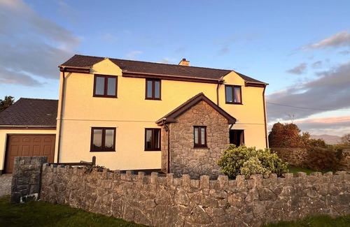 Llanddona House | 4 Bed Farmhouse - Pets - Garden - Parking