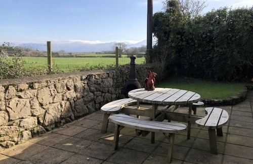 Llanddona House | 4 Bed Farmhouse - Pets - Garden - Parking