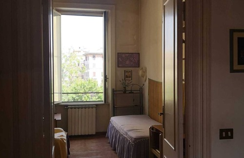 Garbatella Apartment | 4 bed flat near metro,train, amenities