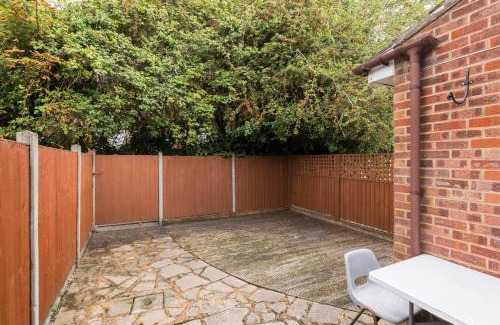 Wyken House | 4-Bed Home for Contractors - Parking - Walk to Hospital