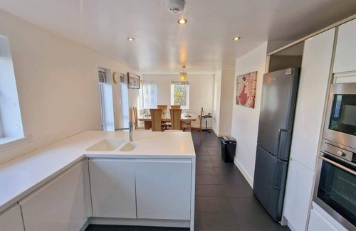 Trafford House | 4 Bed Home in Altrincham by City SuperHost