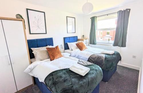 Appleton House | 4 bed home with driveway parking, ideally located in Latchford, Warrington - Latchford Mews