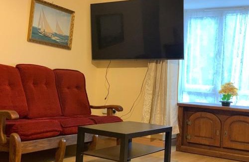 Ongar Apartment | 4 Bed house 9 adults