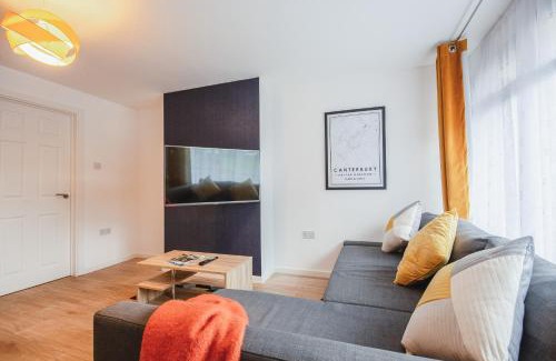 Canterbury House | 4 Bed House City Centre-Free Parking-2mins from Station