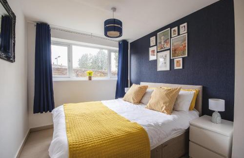 Canterbury House | 4 Bed House City Centre-Free Parking-2mins from Station
