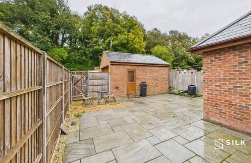 Portsmouth House | 4 Bed house | Hill top views | 3 car driveway