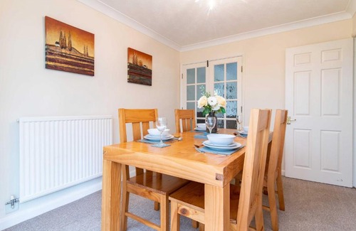 Castle Donington Apartment | 4 Bed House in Castle Donington (EMA) with parking