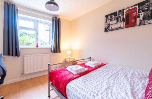 Castle Donington Apartment | 4 Bed House in Castle Donington (EMA) with parking