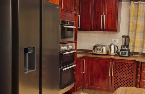 Harare House | 4-Bed House | Near Airport/Solar/Borehole/Secure/Family hol/Business trip/Events