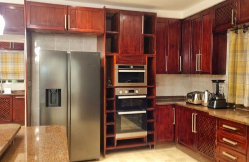 Harare House | 4-Bed House | Near Airport/Solar/Borehole/Secure/Family hol/Business trip/Events