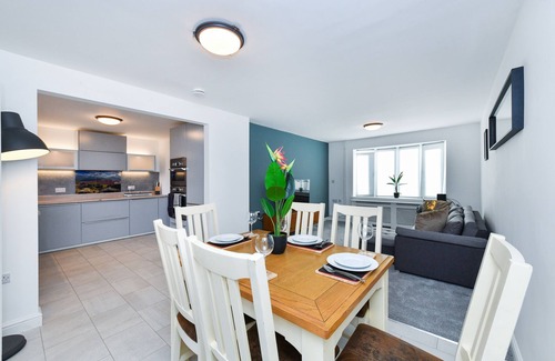 Clifton House | 4 Bed House Near Nottingham