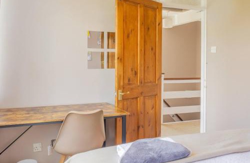 Guildford House | 4 Bed House Perfect for Contractors - Families and Relocation