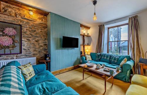 Bala House | 4 Bed in Bala 94665