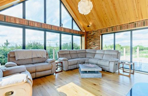 Cowbeech House | 4 bed in Bodle Street Green 91157
