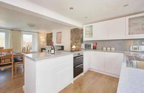 Braithwaite House | 4 Bed in Braithwaite SZ533