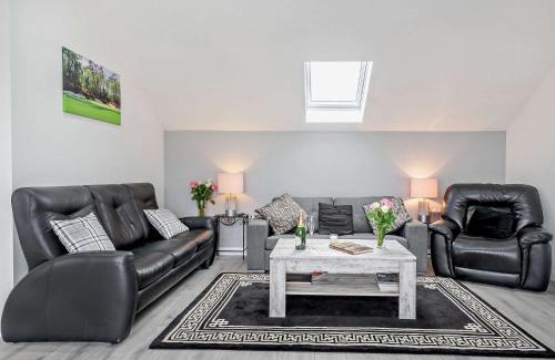 Lincoln House | 4 Bed in Branston 94516