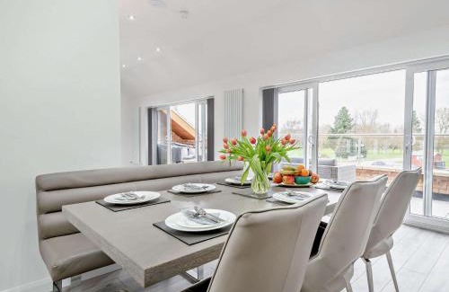 Lincoln House | 4 Bed in Branston 94516