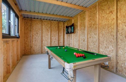 Brecon House | 4 Bed in Brecon oc-m32973