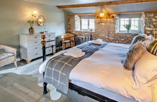 Bridport House | 4 Bed in Burton Bradstock DC212