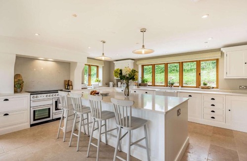 Acrefair House | 4 Bed in Chirk 87675