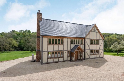 Acrefair House | 4 Bed in Chirk 87675