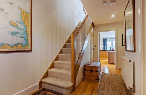 Whippingham House | 4 Bed in East Cowes 94556