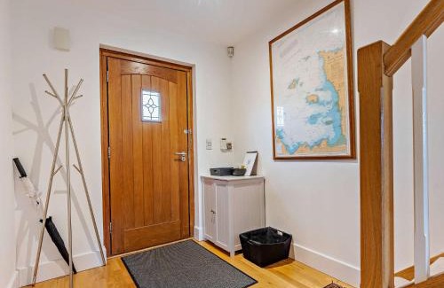 Whippingham House | 4 Bed in East Cowes 94556