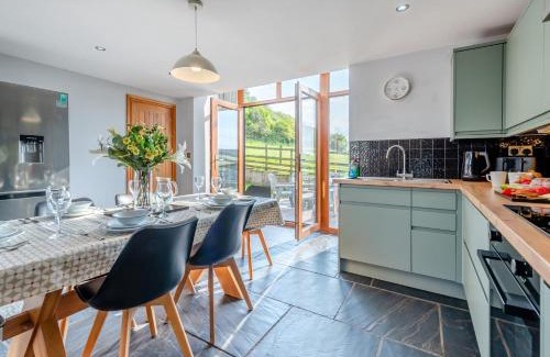 Kidwelly House | 4 Bed in Kidwelly CWRTY