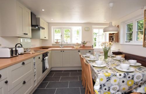 West Compton House | 4 Bed in Litton Cheney 75851