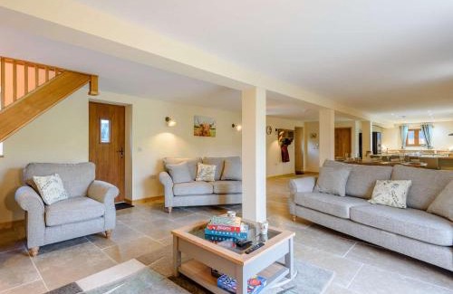 Caersws House | 4 Bed in Llandrindod Wells 86118