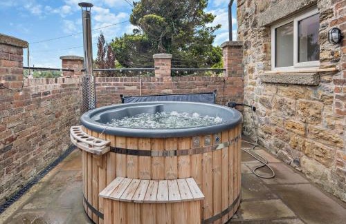 Leeswood House | 4 Bed in Mold 92663