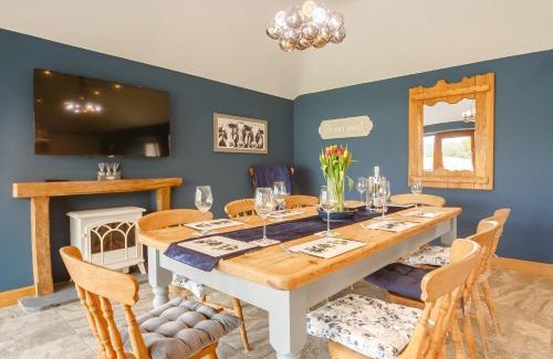 Llanychan House | 4 Bed in Ruthin 91098