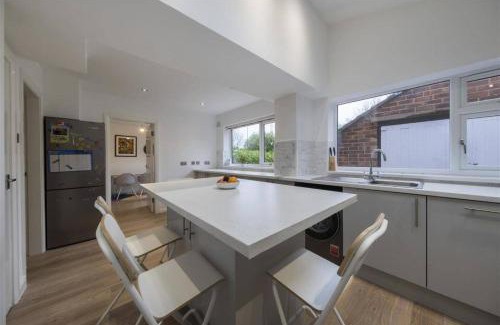 Northwich House | 4 Bed in the heart of Hartford