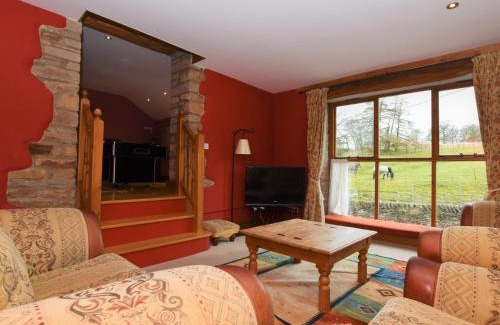 Combs House | 4 Bed in Whaley Bridge PK535