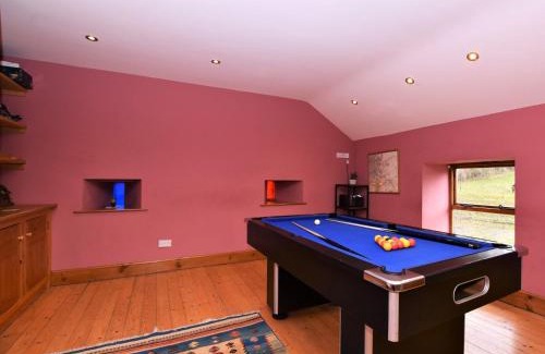 Combs House | 4 Bed in Whaley Bridge PK535