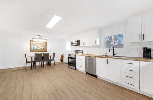 LaSalle House | 4 bed Lasalle getaway fully renovated