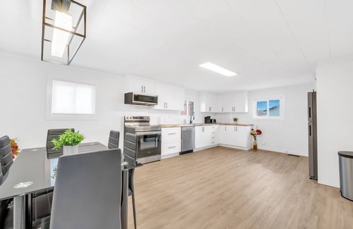 LaSalle House | 4 bed Lasalle getaway fully renovated