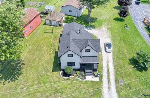 LaSalle House | 4 bed Lasalle getaway fully renovated