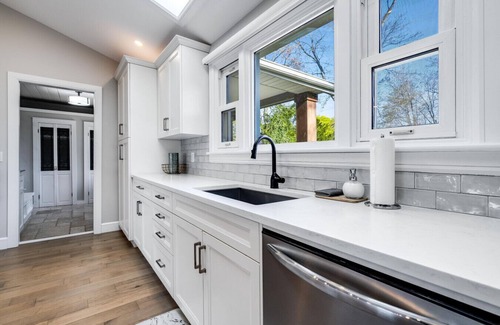 Kingsville House | 4 Bed Lux Oasis with Salt Water Pool Close Nov 1