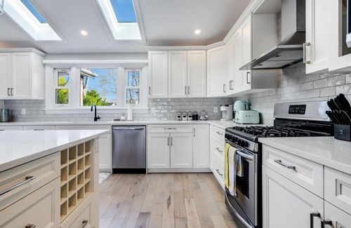 Kingsville House | 4 Bed Lux Oasis with Salt Water Pool Close Nov 1