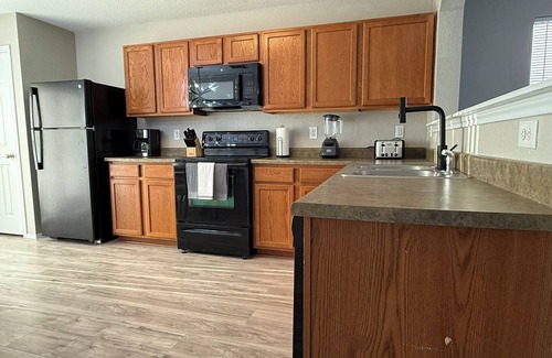 Wetmore House | 4 bed near JW Marriott Air hockey Ping pong tables