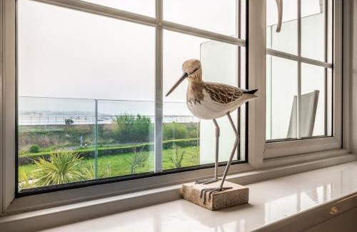 Ebford House | 4 Bed Retreat with Balcony & Estuary views