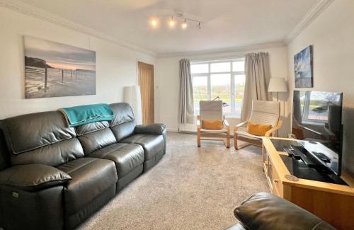 Ebford House | 4 Bed Retreat with Balcony & Estuary views