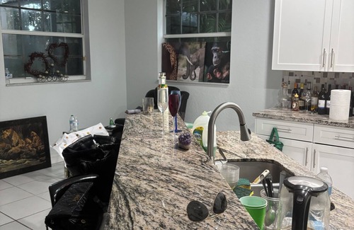 Survey Creek House | 4-bed/RM, 3-BTH/RM with A/C Home in private gated community near beach. POMPANO