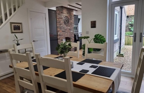 Aberbeeg House | 4 Bed Townhouse-Sleeps 7-Garden-Pets-Valley View