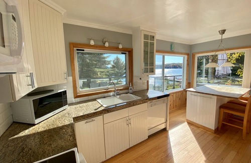 Lake of Bays Cottage | 4 Bed-Waterfront "Farm House" on Lake of Bays-Muskoka.