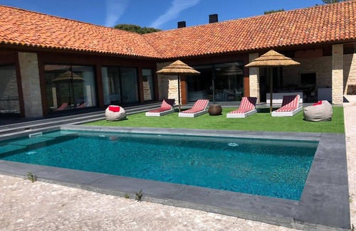 Vila Nogueira de Azeitao Villa | 4-bedr. villa with pool and barbecue in Serra da Arrabida