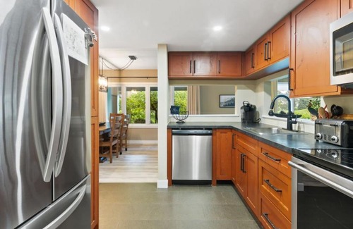 The Blue Mountains House | 4 Bedrm Blue Mtn Condo w Sauna on Golf Course