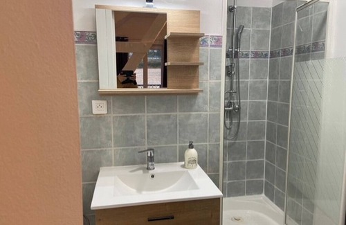 Saint-Quentin-des-Pres Apartment | 4-bedroom apartment in the countryside between Beauvais (25kms) and Rouen (50kms)